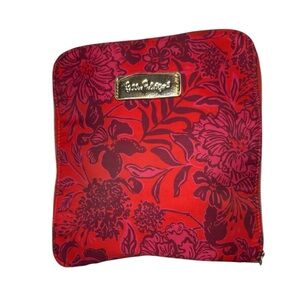Lilly Pulitzer getaway packable tote in the Amaryllis red secret Hideaway print